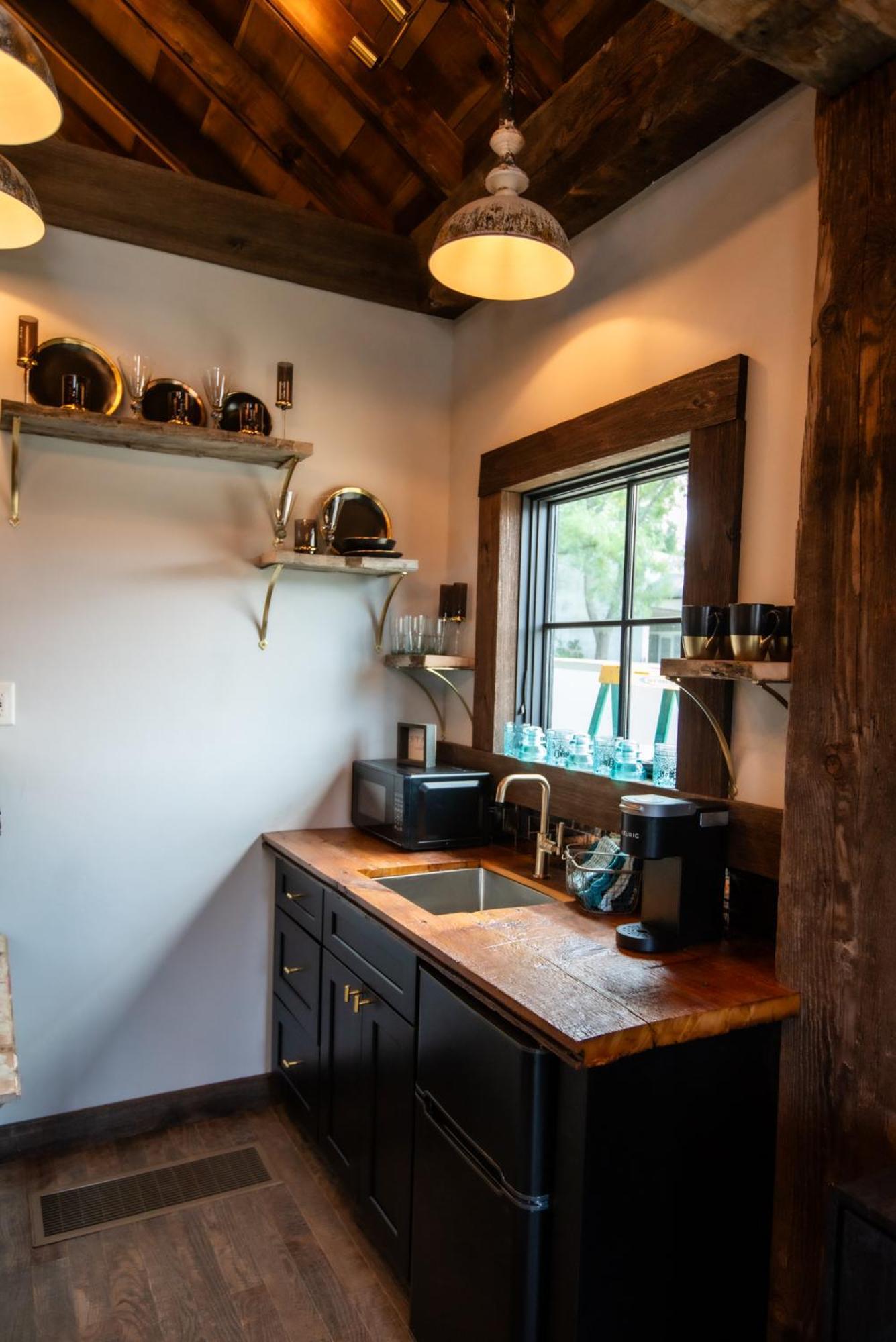 Barnwood Village 白硫磺泉镇 外观 照片